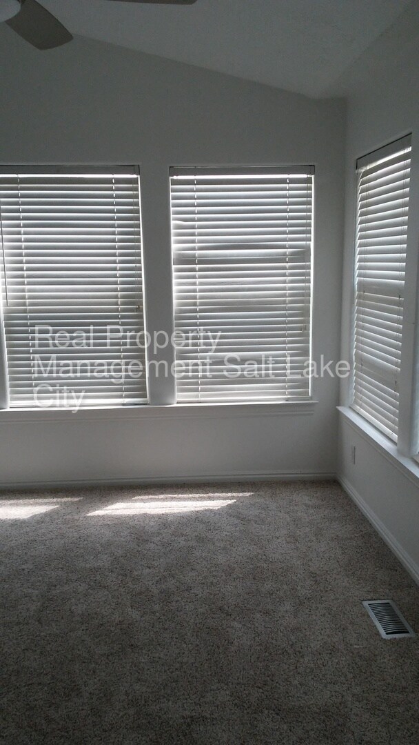 Building Photo - 2689 S Vespa Dr