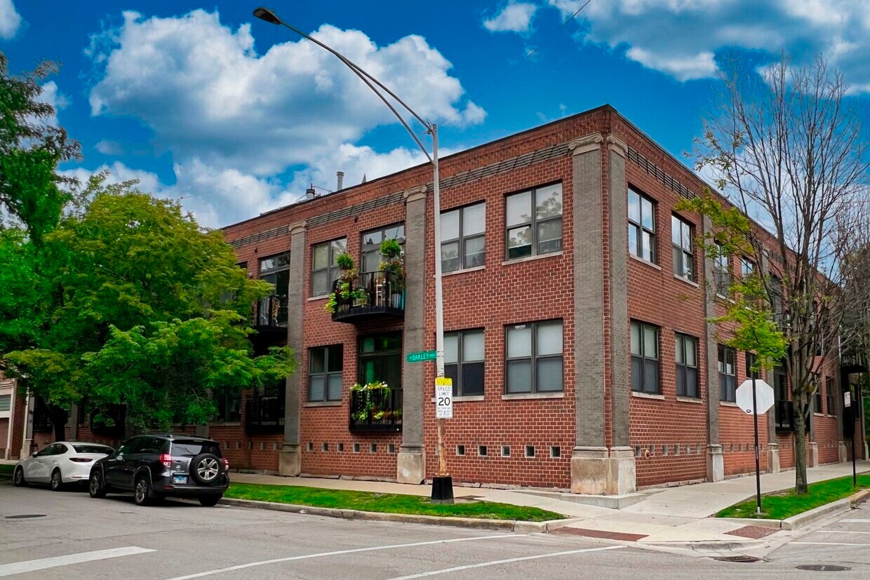 Foto principal - 612 N Oakley Blvd
