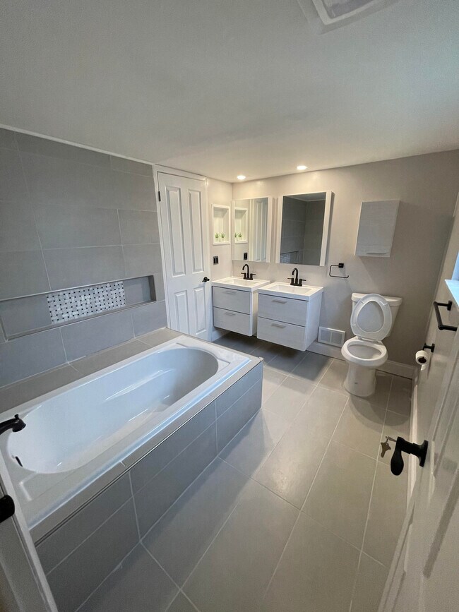 Foto del edificio - 1749 Crestline Dr