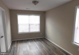 Building Photo - 100 Mayfair Pl