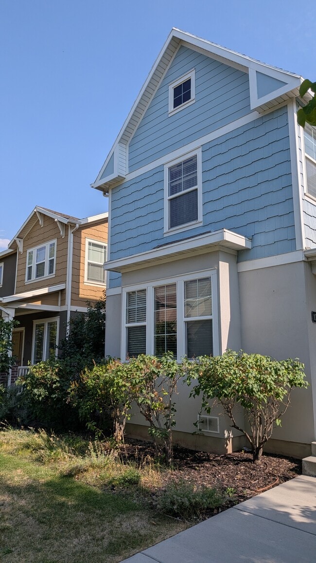 Building Photo - 10241 S Clarks Hill Dr