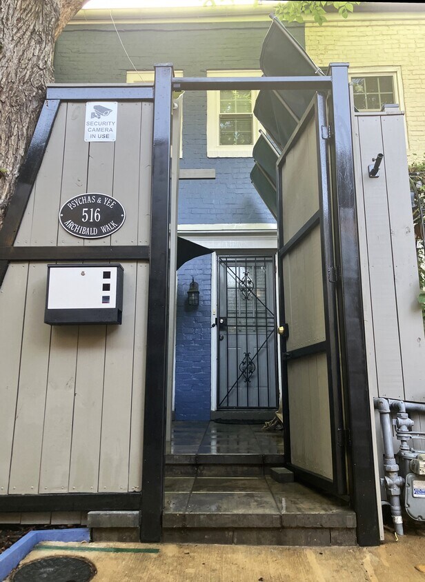 Primary Photo - 516 E Archibald Walk SE