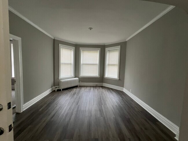 Foto del edificio - 4718 N Laramie Ave