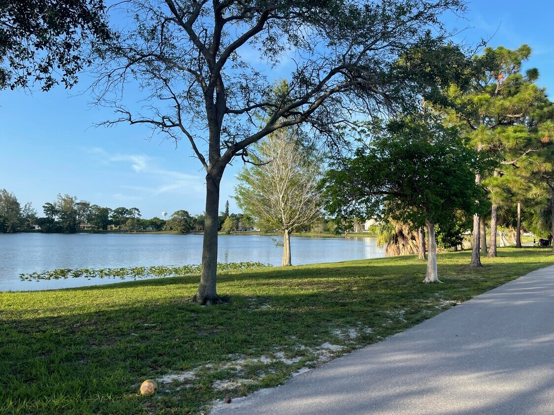 3322 Cynthia Ln Unit 201, Lake Worth, FL 33461 Condo for Rent in Lake