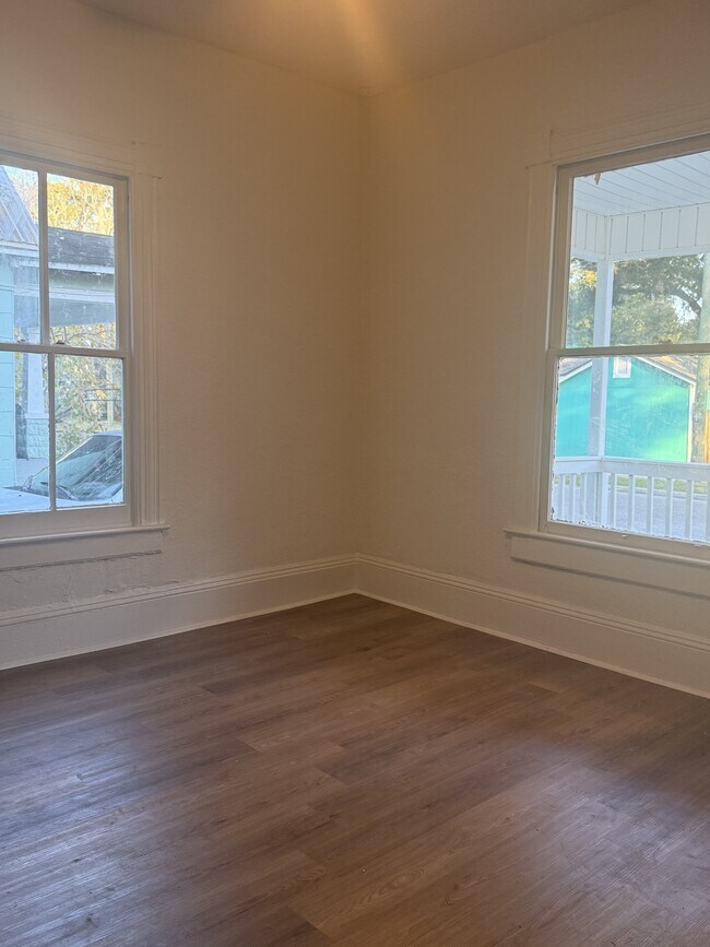 Foto del edificio - 1030 E 13th St