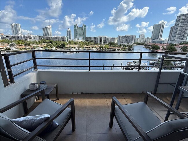 Foto del edificio - 500 Three Islands Boulevard