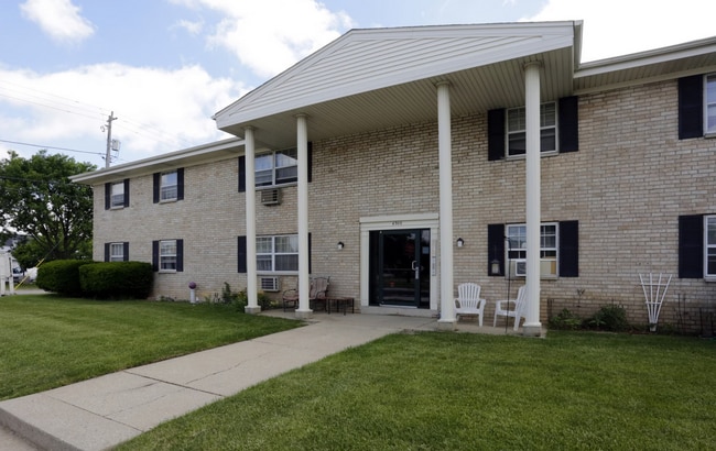 Interior Photo - Colonial Manor Apartments