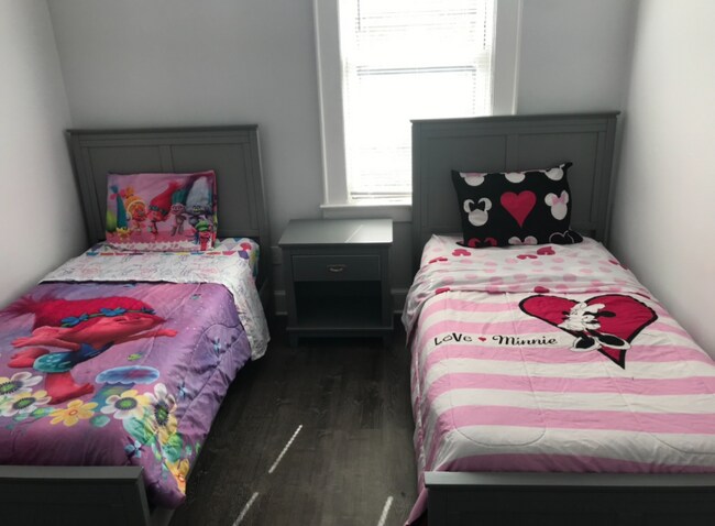 Foto del edificio - 142 Mapes Ave