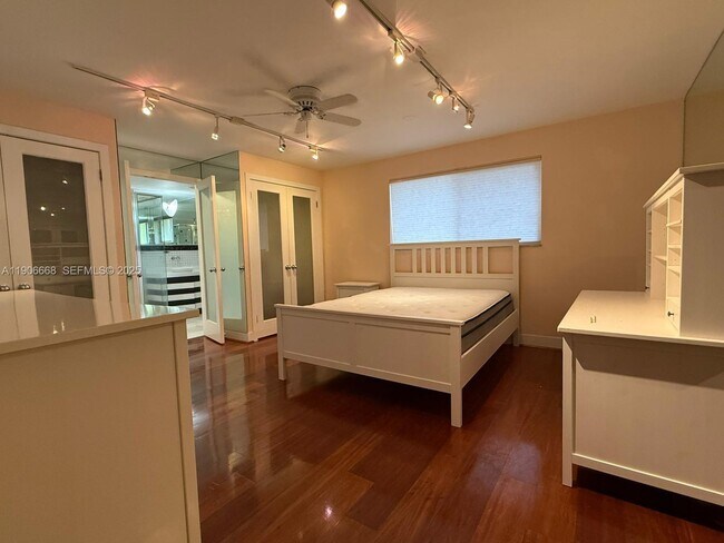 Foto del edificio - 1728 NE 39th St