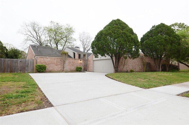 Foto del edificio - 2023 Woodland Springs St