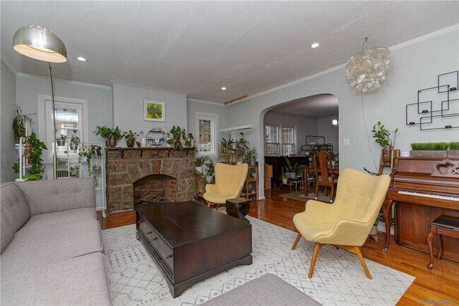 Building Photo - 87-10 Midland Pkwy