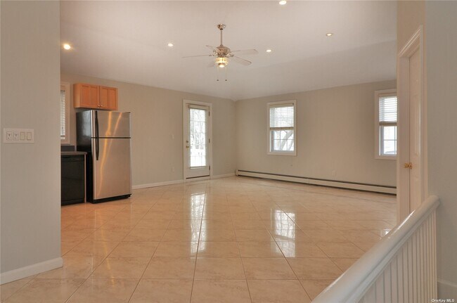 Building Photo - 411 Bayville Ave