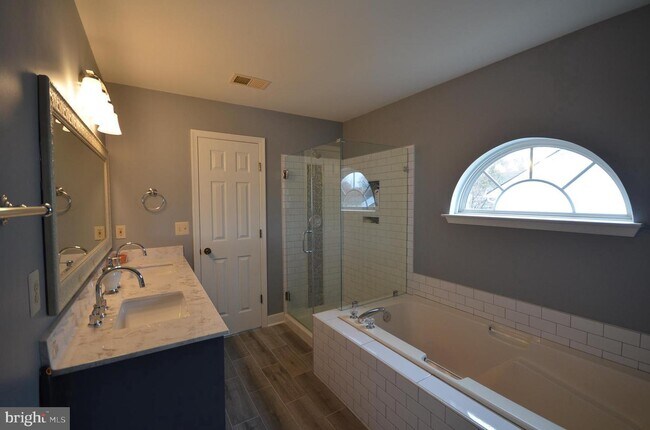 Foto del edificio - 6134 Oaklawn Ln