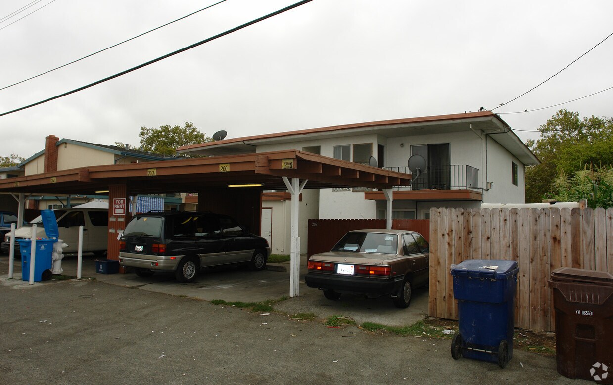 Primary Photo - 200-208 Westwood St