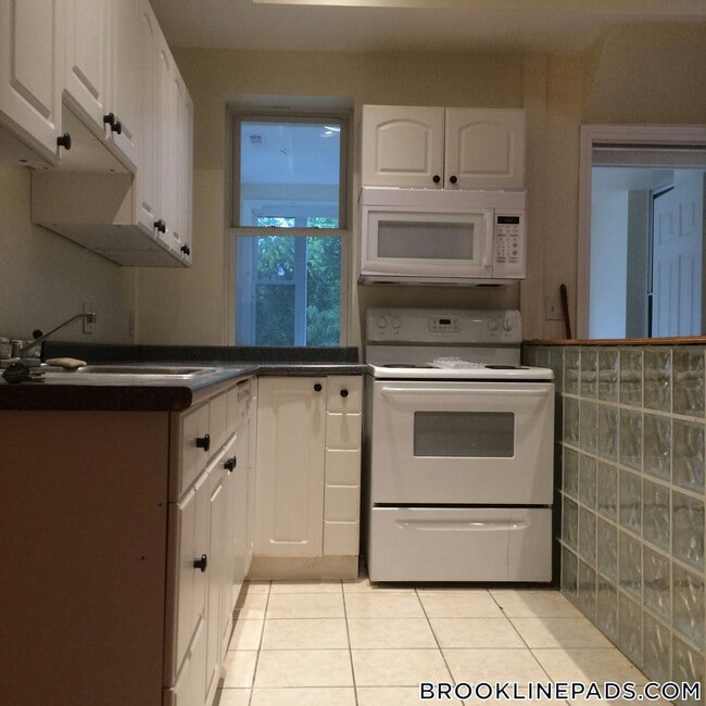 Building Photo - 1801 Beacon St