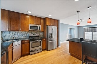 Building Photo - 58 Park Dr