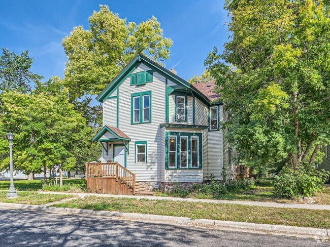 Building Photo - 431 Goodhue St