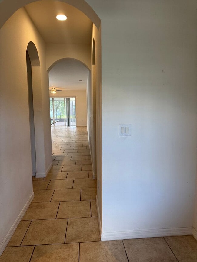 Building Photo - SPACIOUS 4BR/2BA IN THE SAINT CLOUD AREA