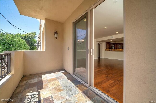 Building Photo - 3 br, 2.5 bath Condo - 1835 S Barrington A...