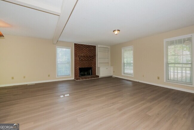 Foto del edificio - 9680 Squirrel Wood Run