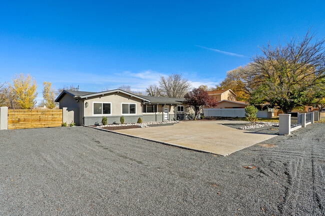 Building Photo - 1150 La Vega Rd