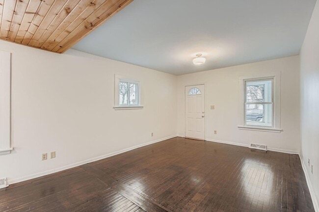 Foto del edificio - 475 Lawson Ave W