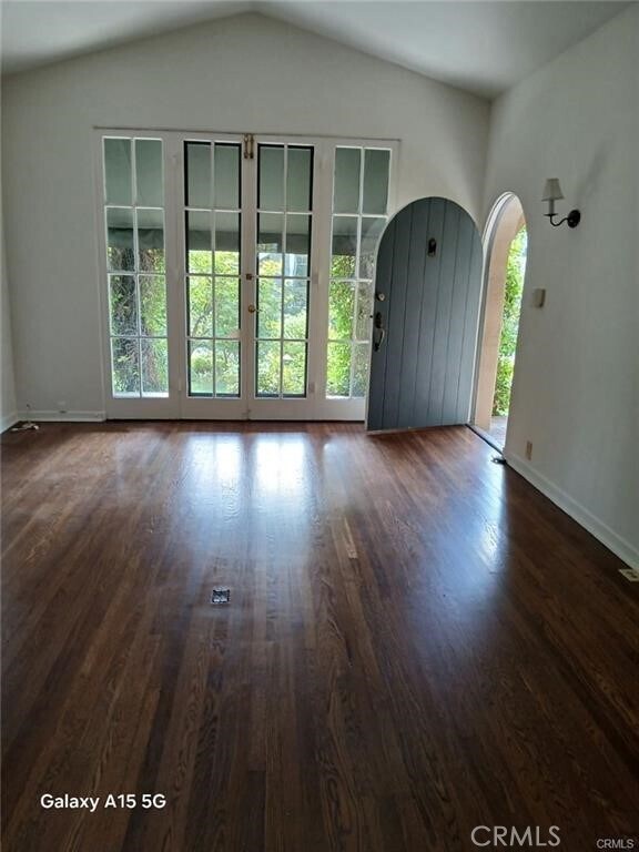 Building Photo - 619 S Oak Knoll Ave