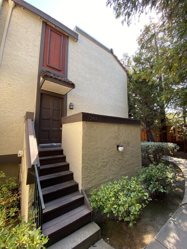 Primary Photo - 7240 Clarendon St