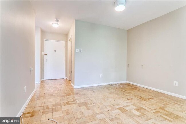 Building Photo - 940 25th St NW