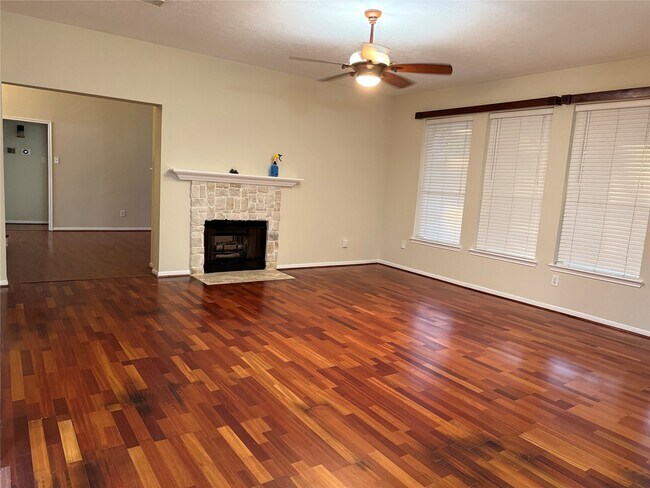 Foto del edificio - 3619 Hanover Cir