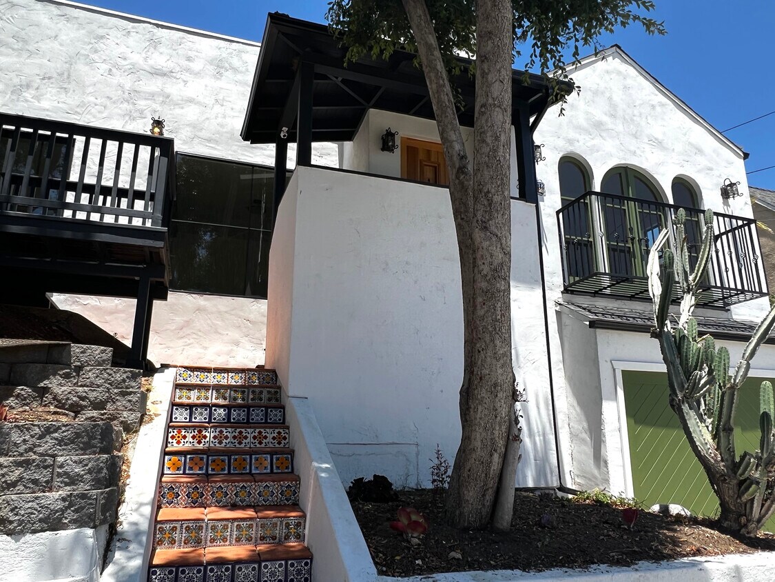Primary Photo - 2561 Hyler Ave