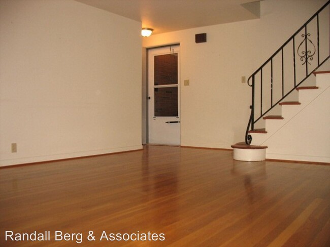 Building Photo - 2900-2916 Alki Ave SW