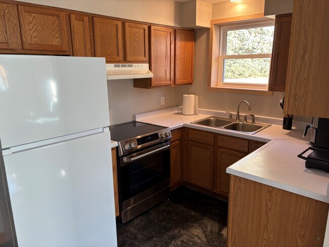 Community Kitchen - 403 S Robinson Ave