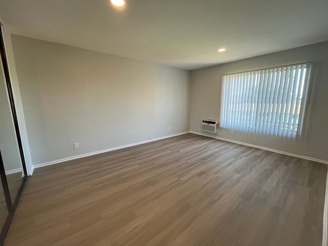 Interior Photo - 4950 Coldwater Canyon