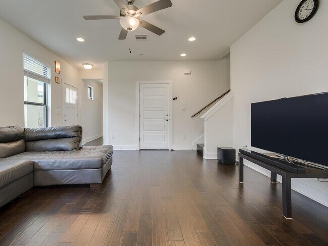 Building Photo - 12411 Maypole Bend