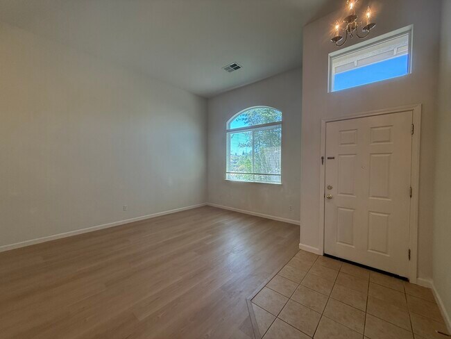 Building Photo - 9633 McKenna Dr