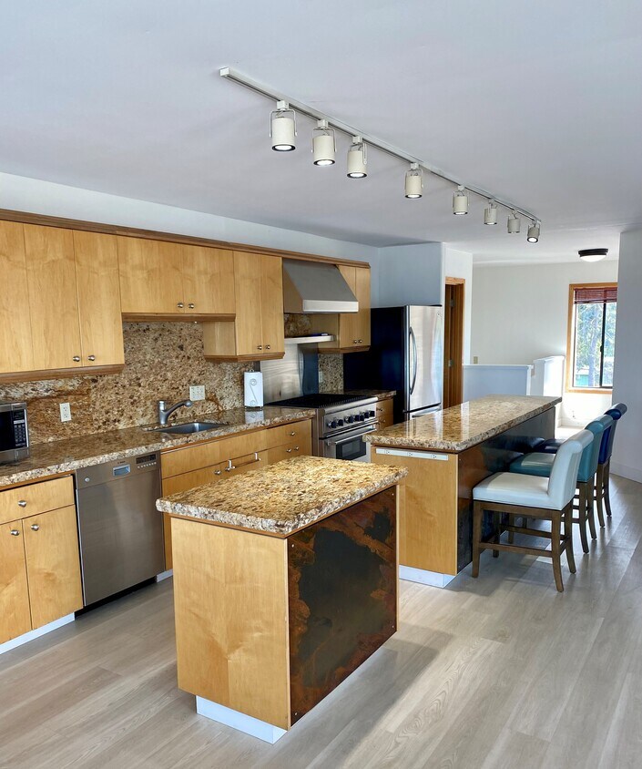 Foto principal - 2516 Alki Ave SW