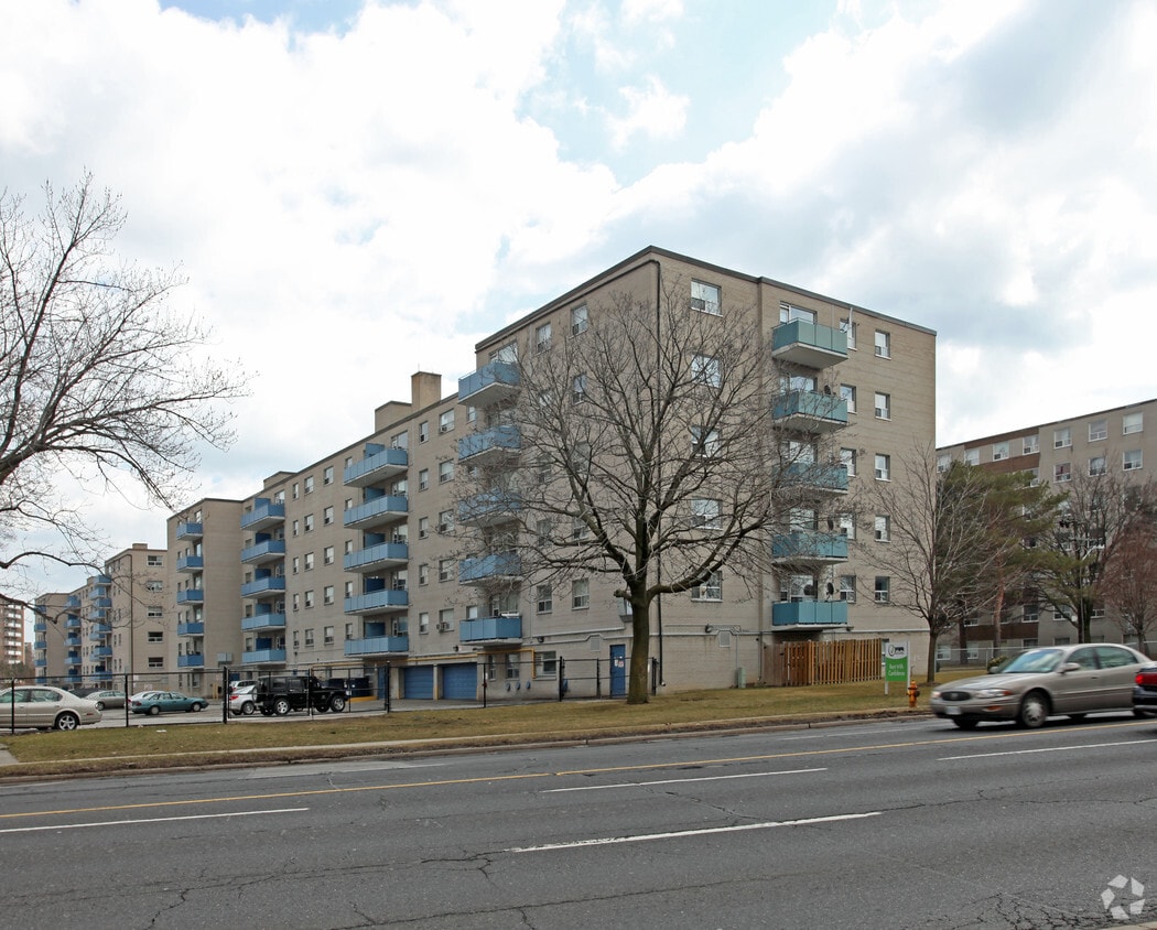 Sandalwood Manor Apartments 1020 Trudelle St Toronto, ON