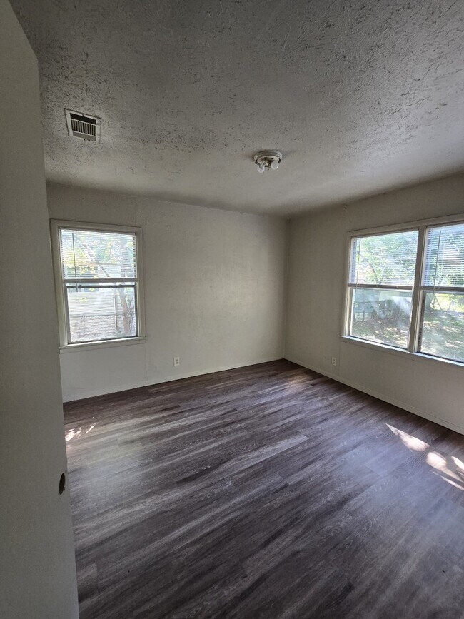 Foto del edificio - 4000 Killian St