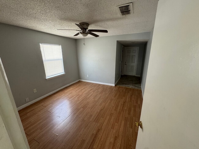 Building Photo - 809 Bentley St