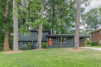 Building Photo - 2352 Glendale Dr