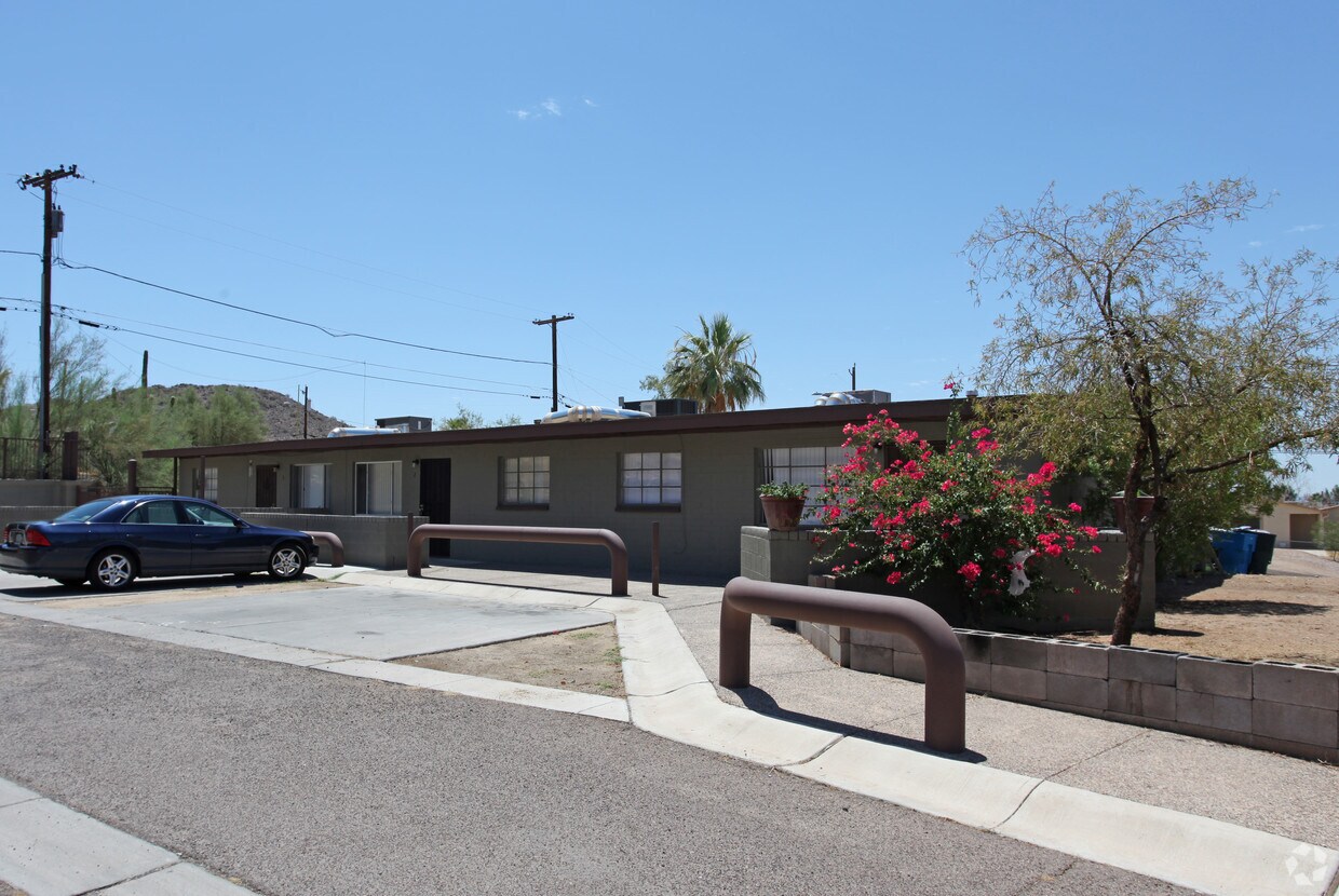 Primary Photo - 11211 N 16th Ave