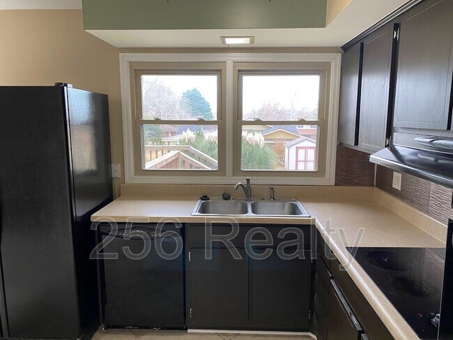 Foto del edificio - 2103 Chambers Dr NE