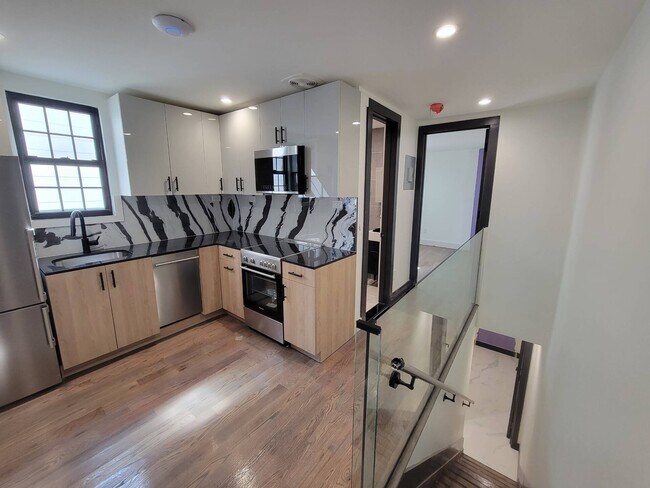 Foto del edificio - 2736 E 21st St