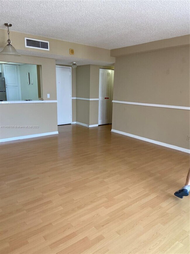 Building Photo - 13499 Biscayne Blvd