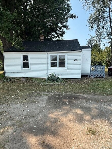 Building Photo - 4072 S Center Rd
