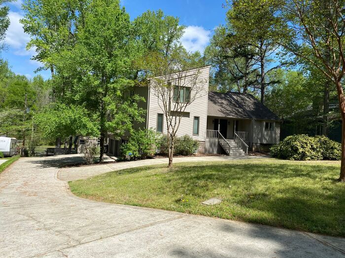 Foto del edificio - Spacious 4-Bedroom Mint Hill Retreat with Fireplace, 2-Car Garage & 3,600+ Sq Ft
