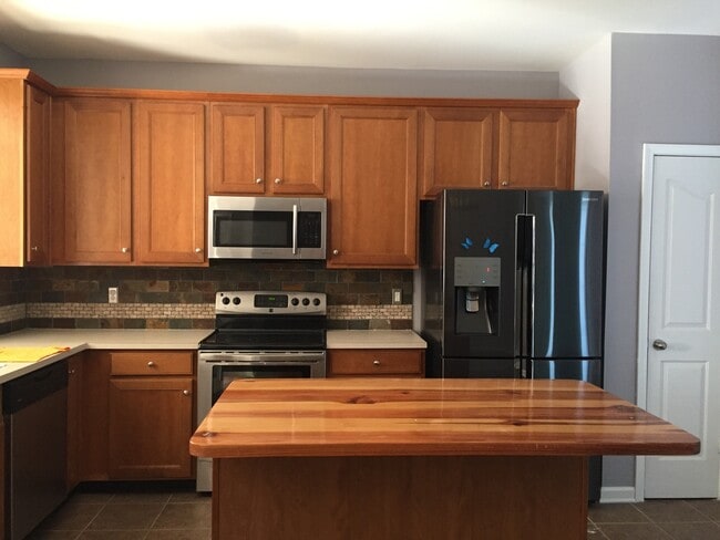 Building Photo - Townhome in Lismore Village Available!
