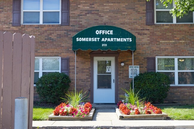 Building Photo - Somerset Apartments