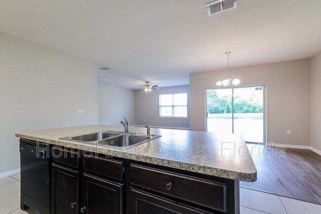 Building Photo - 2330 Sequoia Way